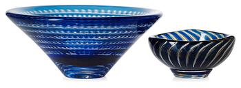 695. Two Edvin Öhrström 'ariel' glass bowls, Orrefors 1955 and 1952.