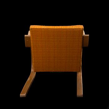 ALVAR AALTO, FÅTÖLJER, ETT PAR. NR 34/402. Tillverkad för Artek av Oy Huonekalu- ja Rakennustyötehdas Ab, Åbo. 1950-tal.