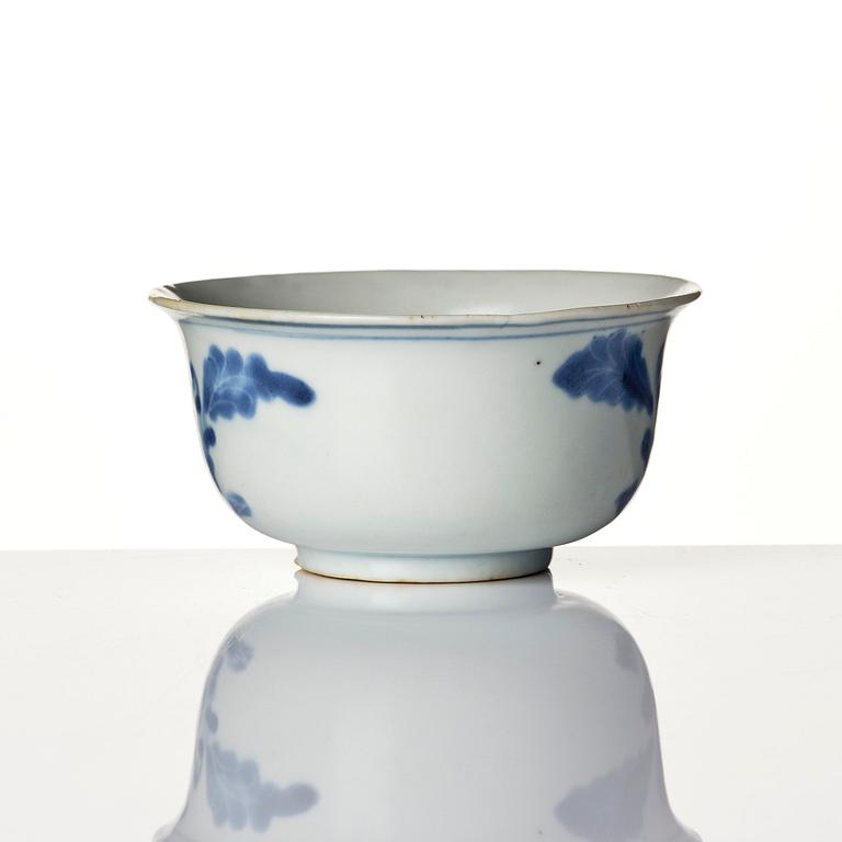 A blue and white bowl, Qing dynasty, 17th century.