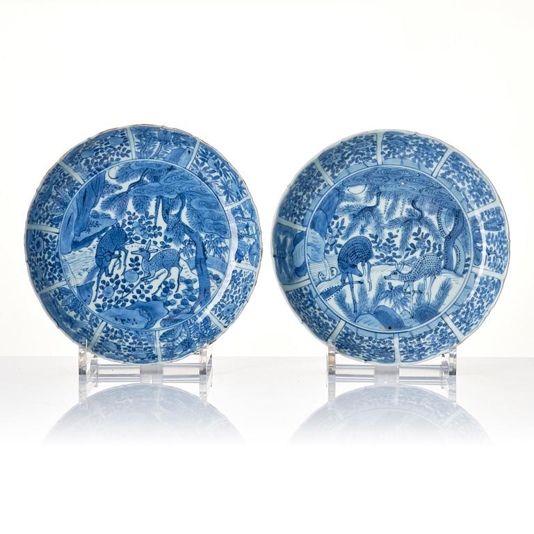 A set of five blue and white dishes, Ming dynasty, Wanli (1572-1620).