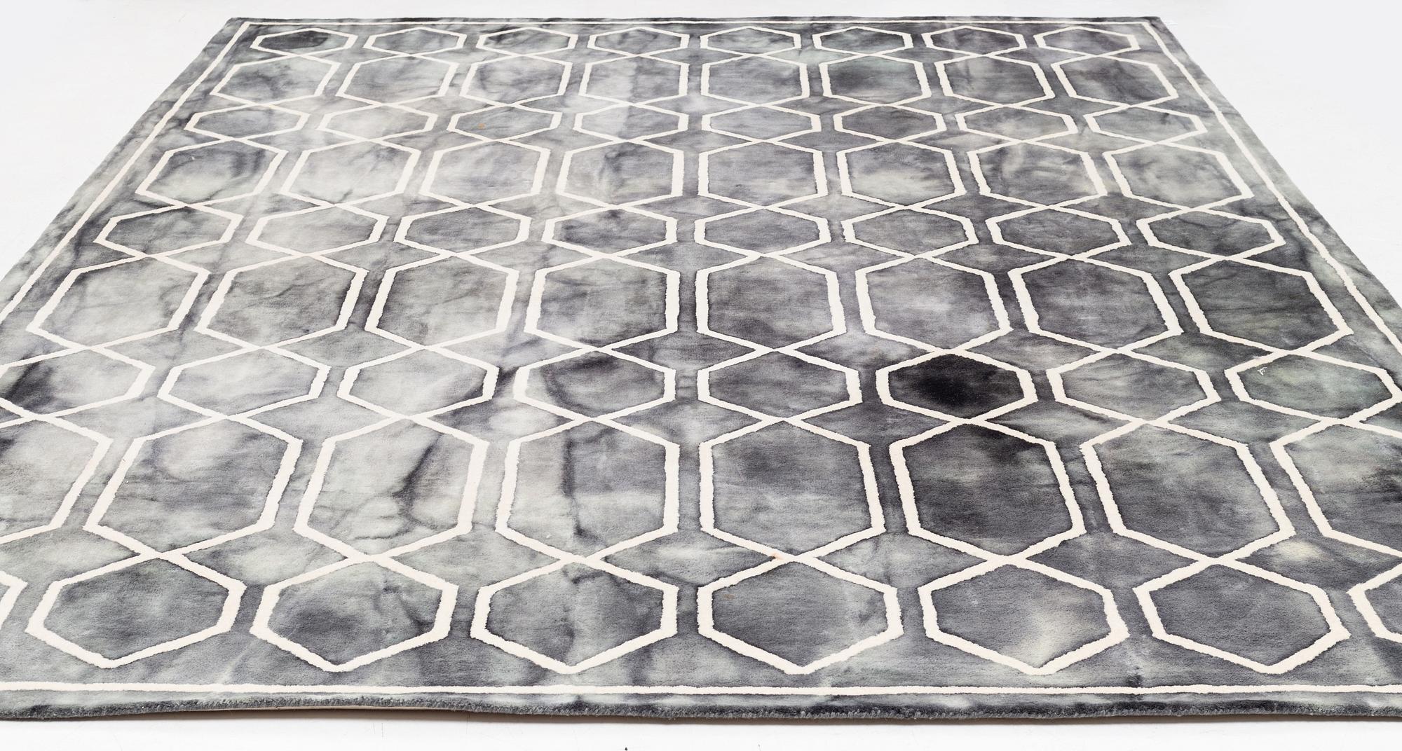 Matta, "Tie Dye Graphite Ink Rug", Dusty Deco, ca 395 x 290 cm.