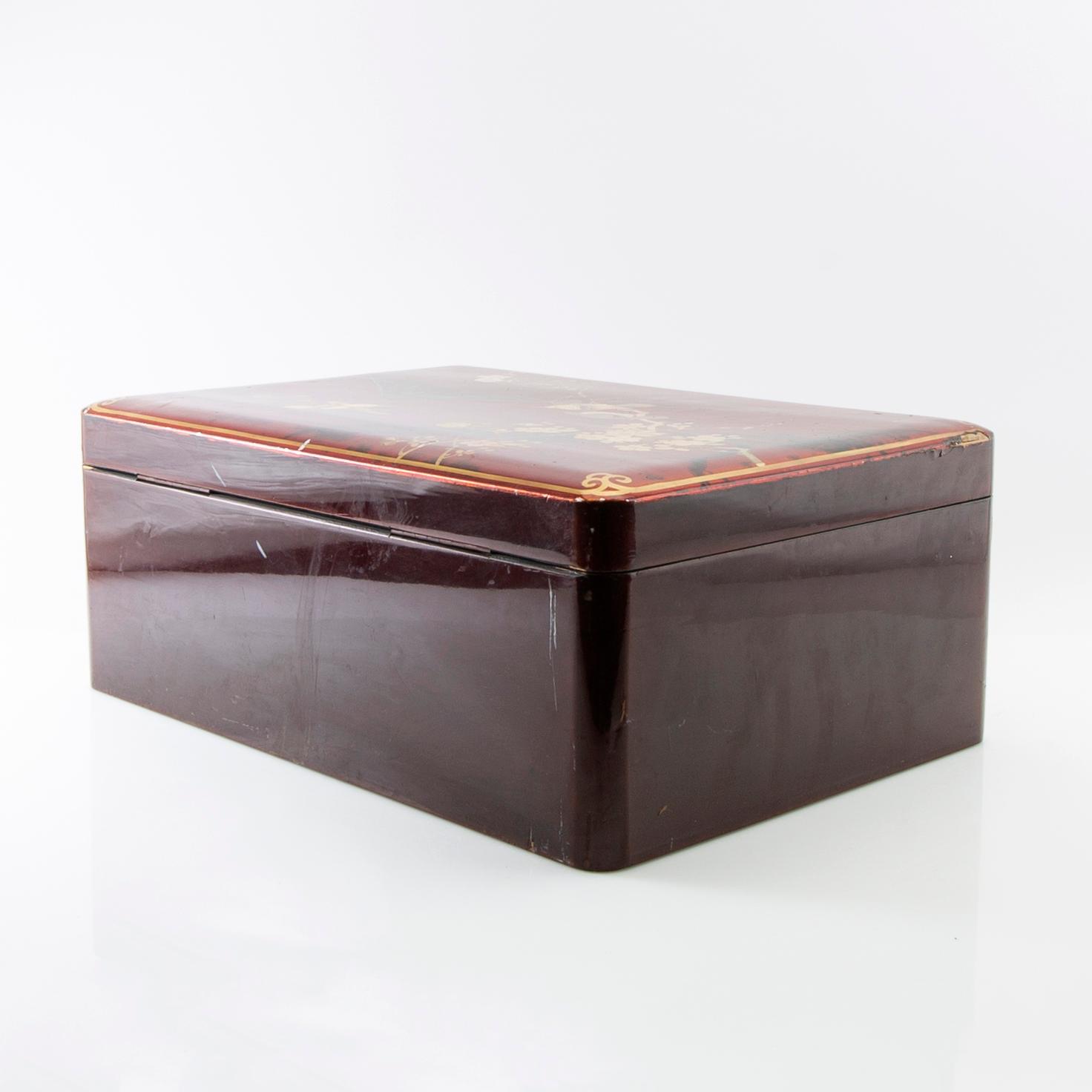 Box Japan circa 1900 lacquer work signed.