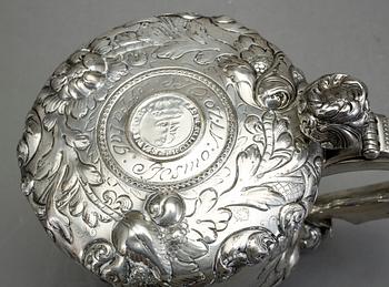 DRYCKESKANNA, silver, Barockstil. Vikt 1192 gr.