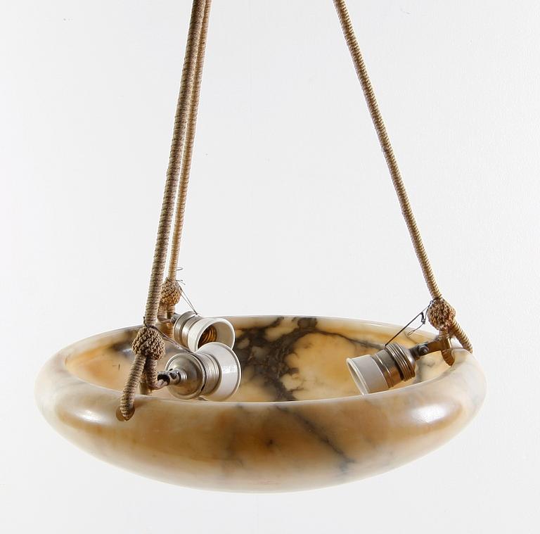 TAKAMPEL, alabaster, 1900-talets första hälft. H 57.