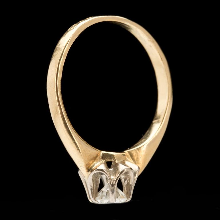 RING, 18k guld- vitguld med briljantslipad diamant ca 0,38ct. Vikt ca 2g.