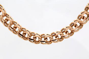 An 18K gold chain. 38g.