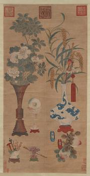 A hanging scroll with flowers and items from the scholars desk, late Qing dynasty (1644-1912).