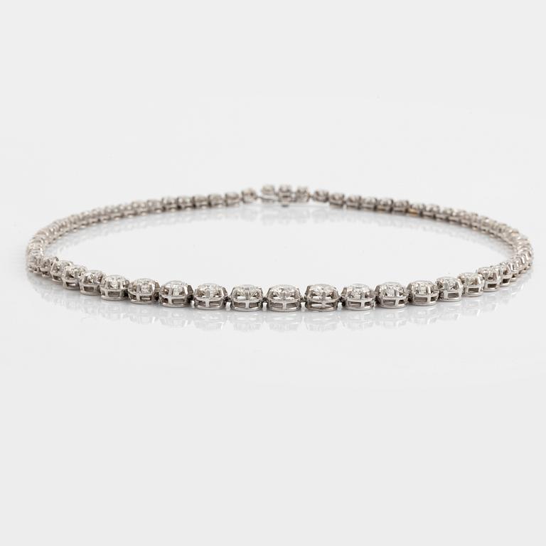 An 18K white gold necklace set with round brilliant- and eight-cut diamonds.