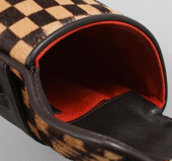 VÄSKA, "Damier Sauvage Gazelle Pochette", Louis Vuitton.