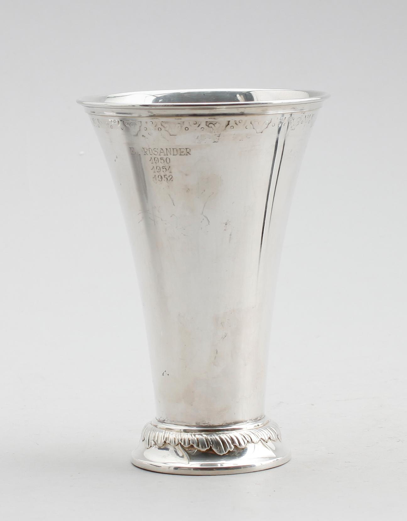 BÄGARE, silver, CG Hallberg, Stockholm 1950. Vikt ca 305 gram.