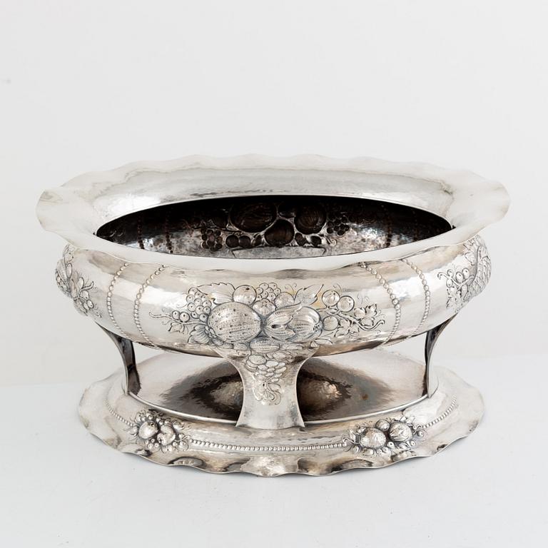 A silver jardinière, C.G.Hallberg, Stockholm, Sweden, 1913.