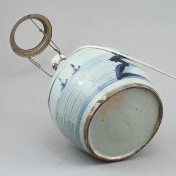BORDSLAMPA, porslin, Kina, 1800-tal.