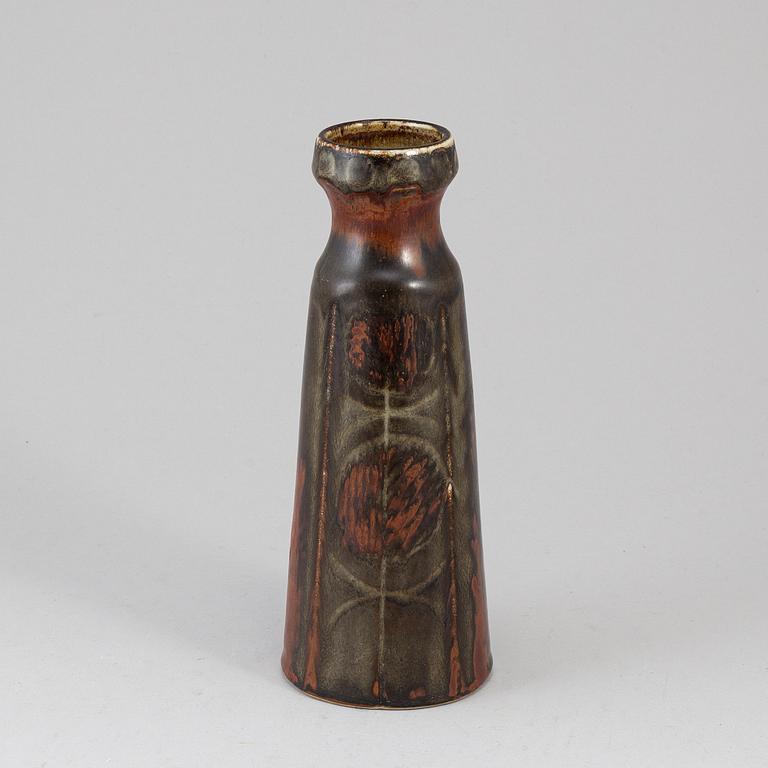 CARL-HARRY STÅLHANE, a stoneware vase, signed, Rörstrand, 1900-tal.