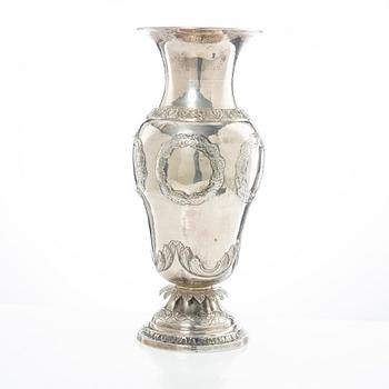 Lale Silverware & Co Ltd, a large sterling silver vase, Istanbul, Turkey 20th century.