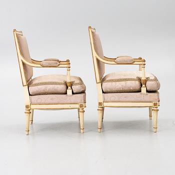 Karmstolar, ett par, Directoire-stil, omkring år 1900.
