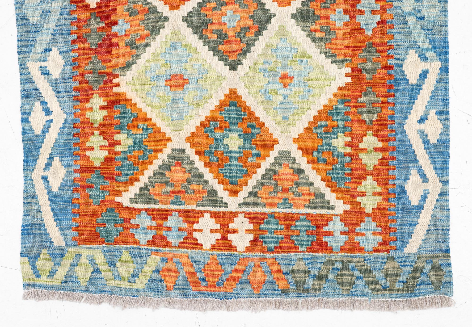 A kelim runner, approx. 483 x 84 cm.