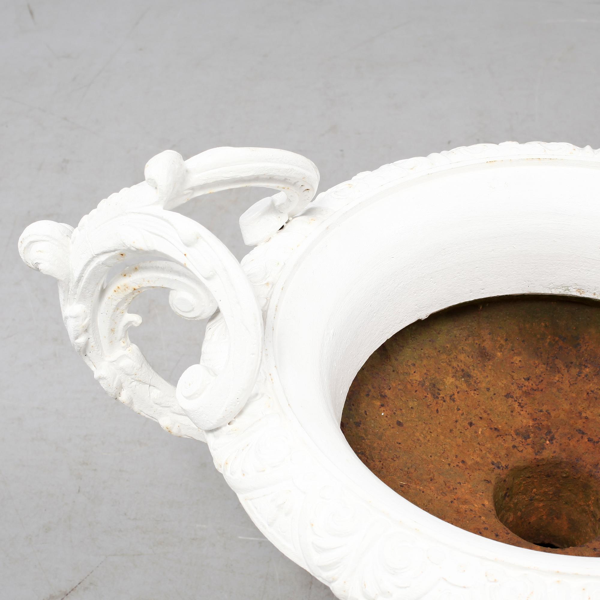 TRÄDGÅRDSURNOR, ett par, "No 3", Skoglund & Ohlsson Gefle, 1900-talets andra kvartal.