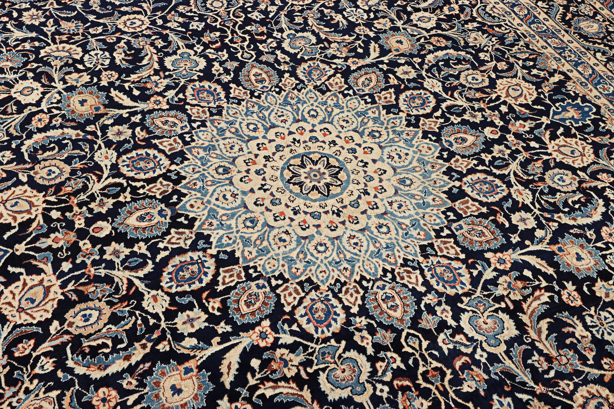 A Kashan carpet, c. 392 x 290 cm.
