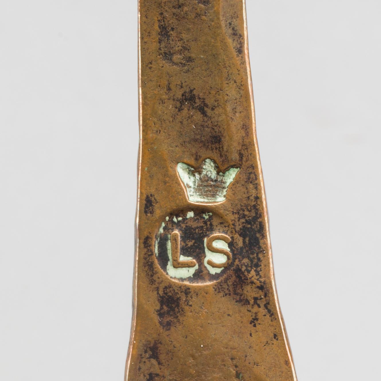 Six 19th century copper pots and pans.