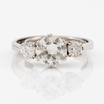 Ring, three-stone ring, 18K white gold with three brilliant-cut diamonds.