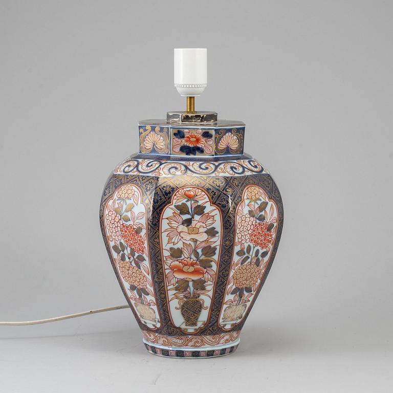 VAS, omgjord till LAMPA, porslin. Japan, Meiji (1868-1912).