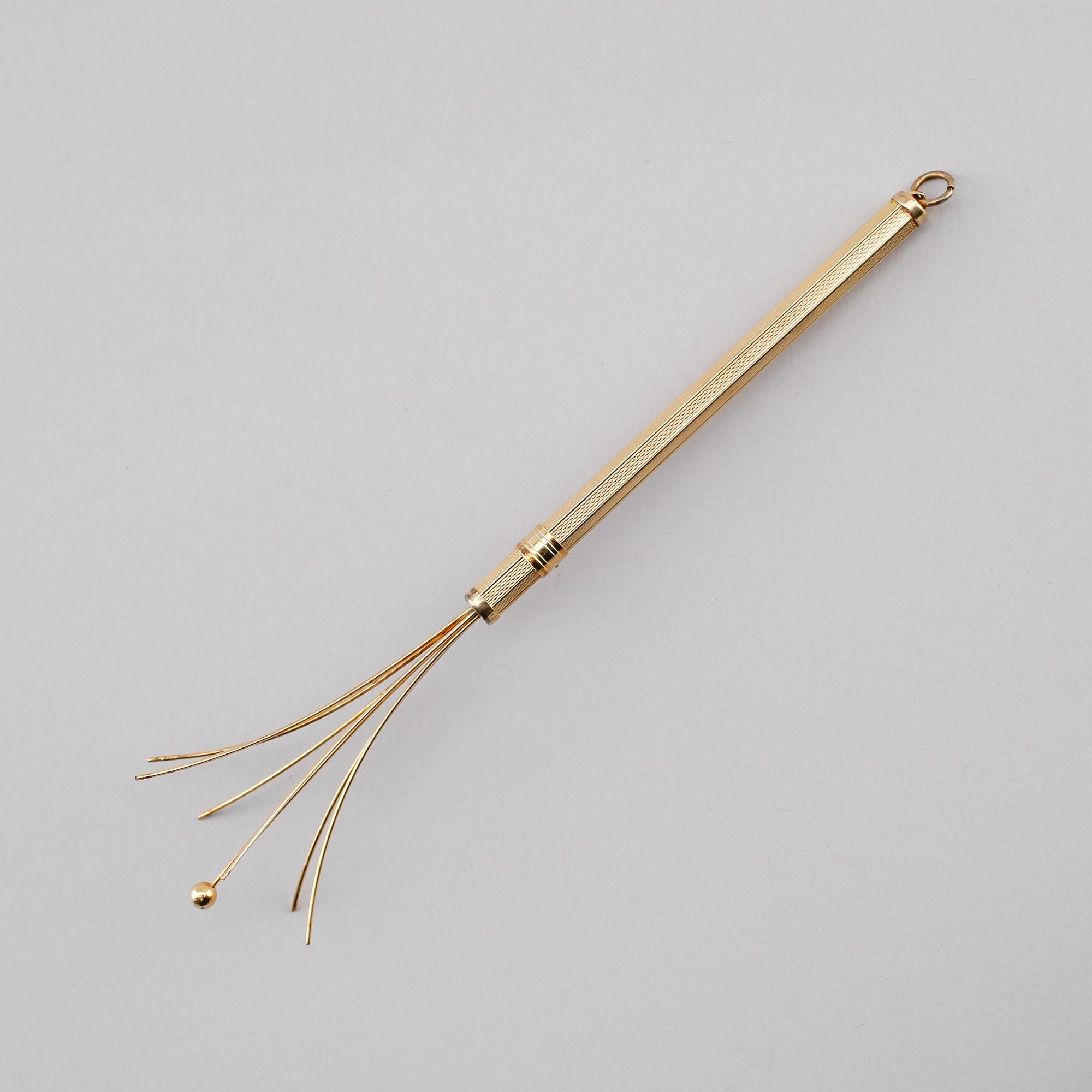 VÄSKA, DOSA, LÄPPSTIFT SAMT CHAMPAGNEVISP, silver, 1800/1900-tal. Vikt ca 154 g.