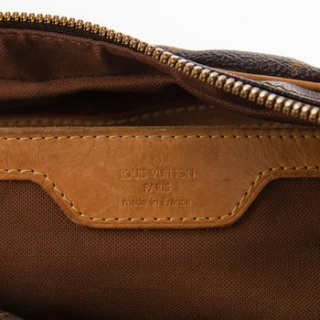 LOUIS VUITTON Monogram Carryall Bag.