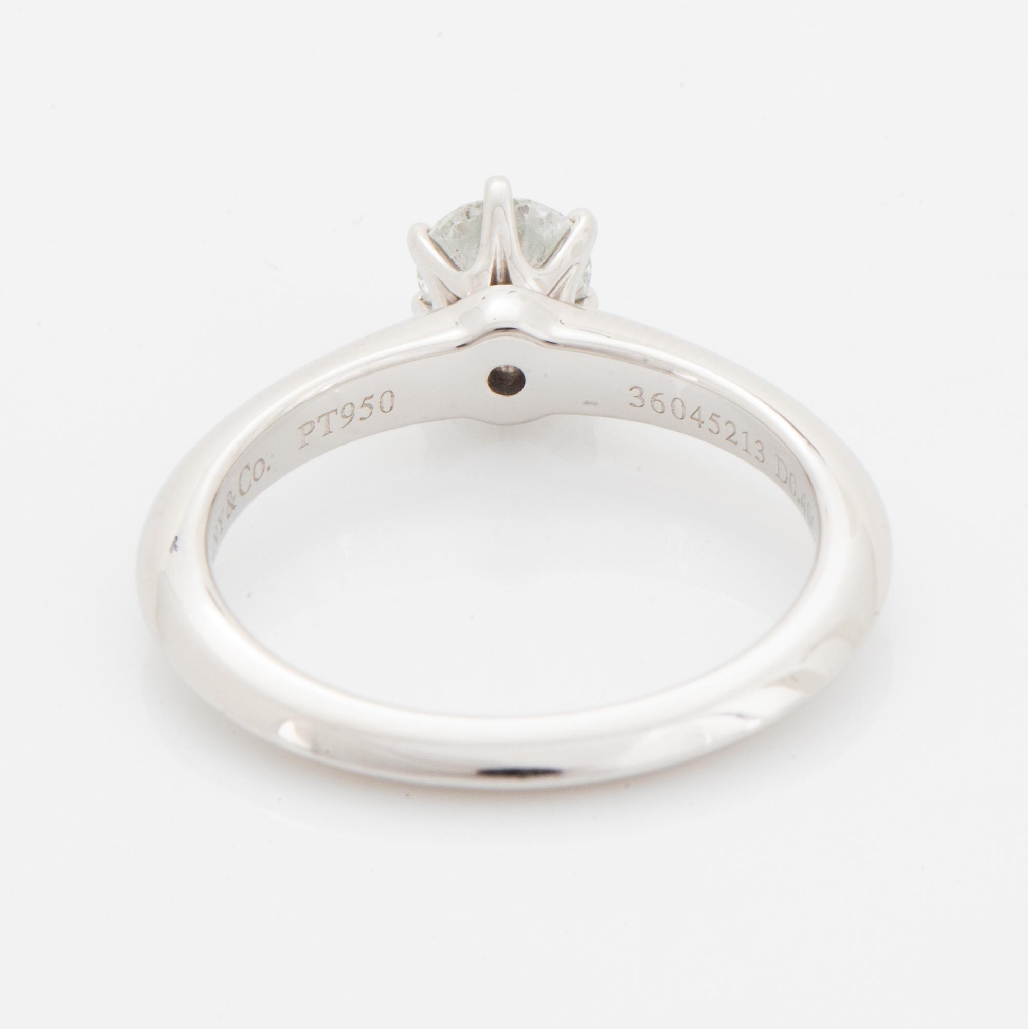 Tiffany & Co, Brilliant-cut diamond ring, 0,40 ct, with certificate.