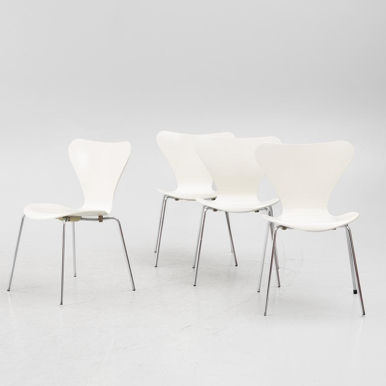 Arne Jacobsen,  a set of 4 chairs "Sjuan", Fritz Hansen, Denmark, 2000.