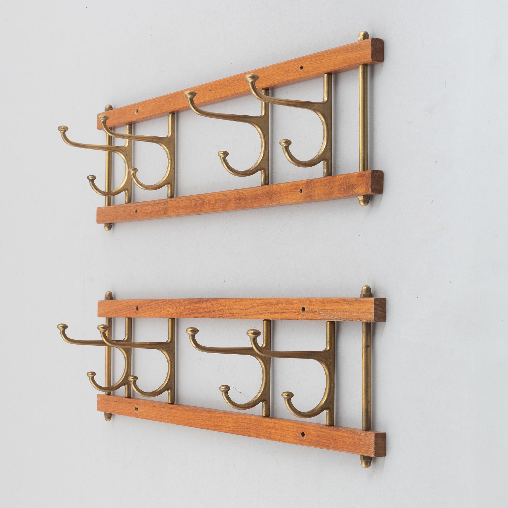 Klädhängare, ett par, "Dekorativ", Skoglunds metallgjuteri, Anderstorp, 1950-/60-tal.