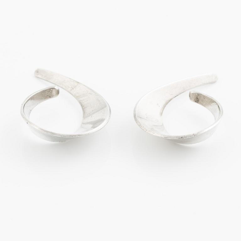 Tone Vigeland, earrings, a pair of "Sling" sterling silver, Norway.