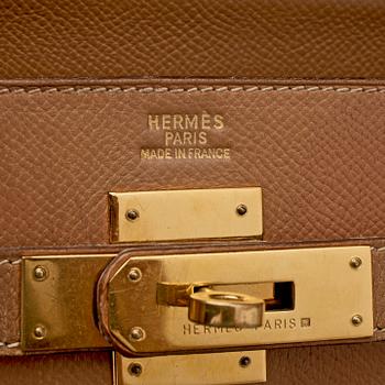 HERMÉS, a beige leather bag, "Kelly 32".