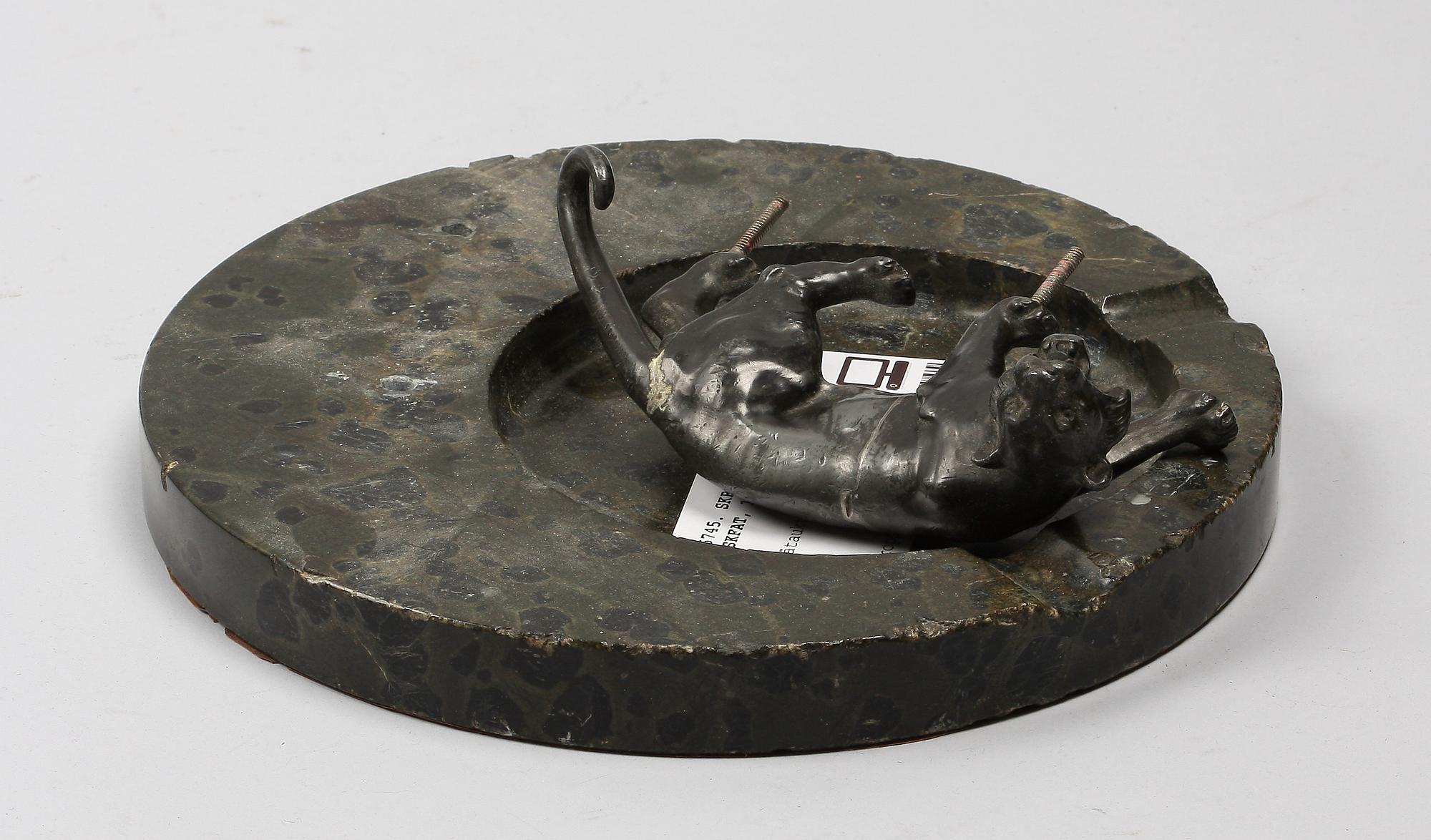 SKRIVBORDSUPPSATS samt ASKFAT, 1900-tal.