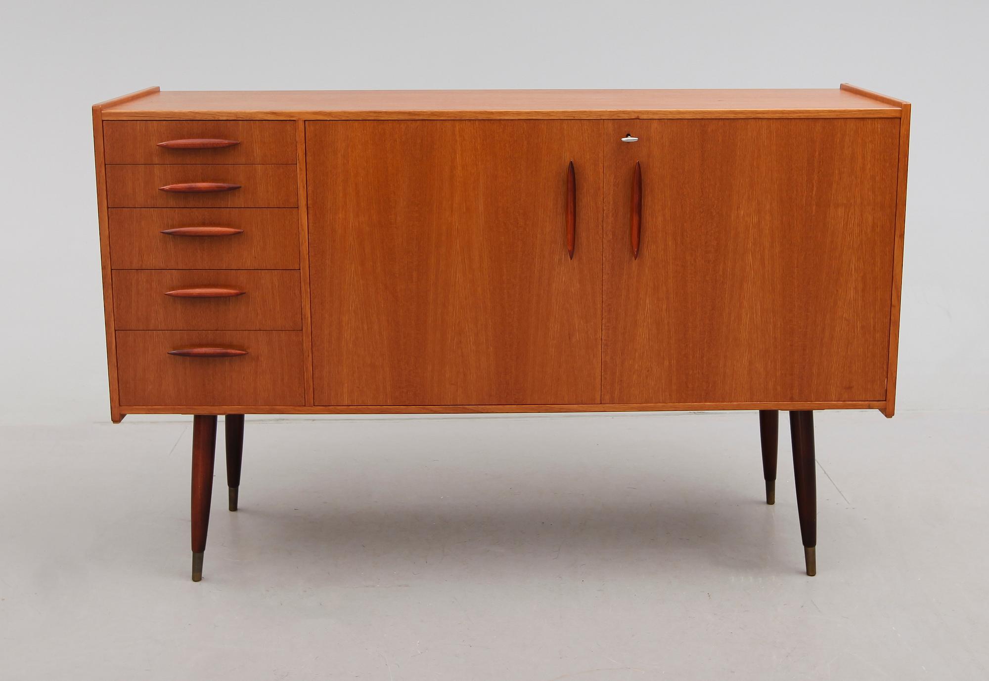 SIDEBOARD, 1900-talets andra hälft.
