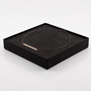 Dan Wolgers, collier med vattenpass.