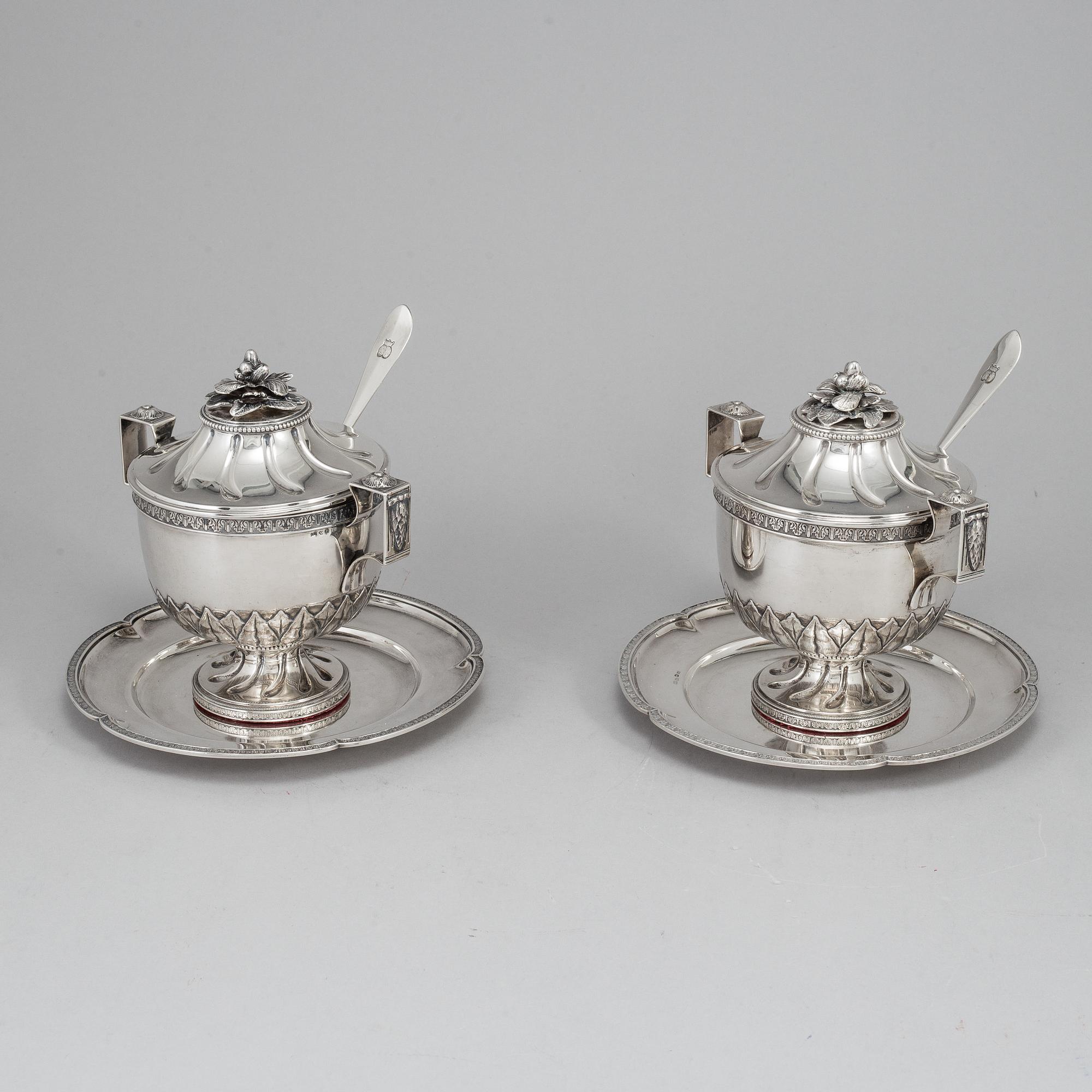 JE TORSK, sockerskålar, ett par, med fat och skedar, silver, Stockholm 1902.