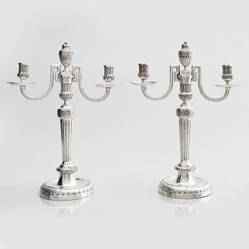 Kungliga kandelabrar, ett par, för två ljus, silver, Österrike, lgnaz Joseph Würth, Wien 1779, Louis XVI.