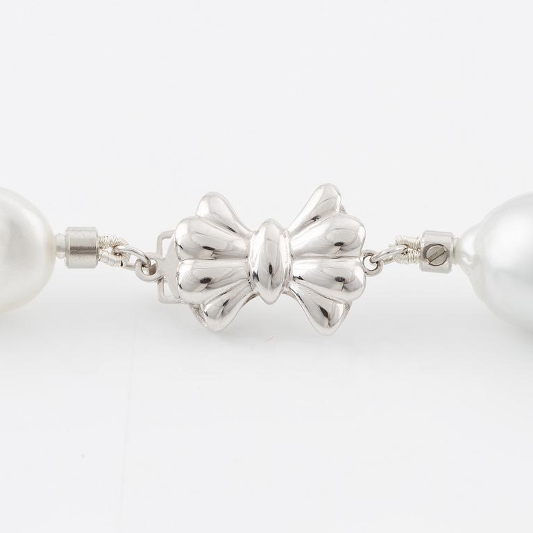 Necklace, 14K white gold with cultured South Sea pearls.