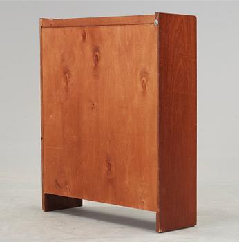 SKÅP MED VITRIN, 1900-talets andra hälft.