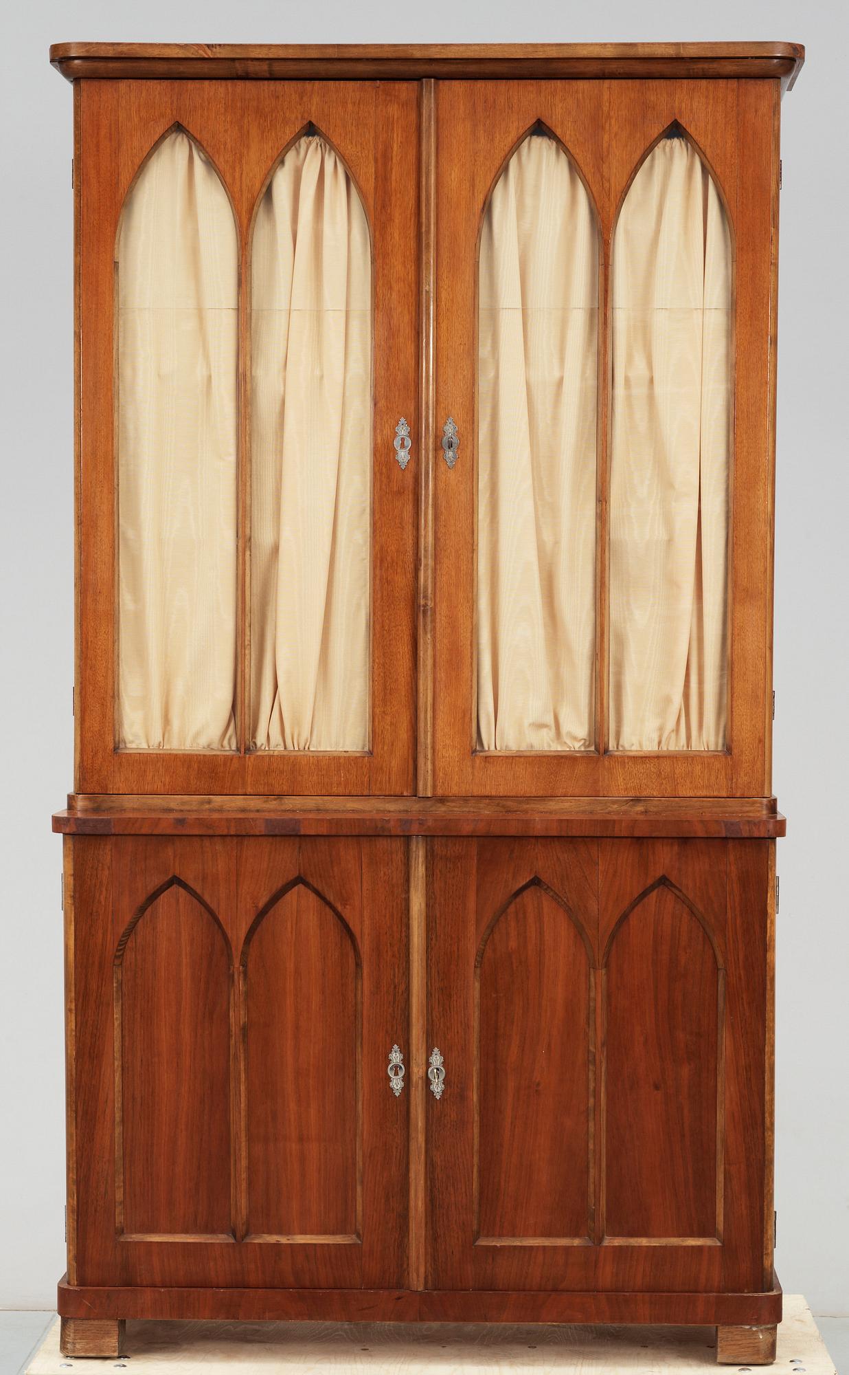 BOKSKÅP, nygotik, 1800-talets andra hälft.