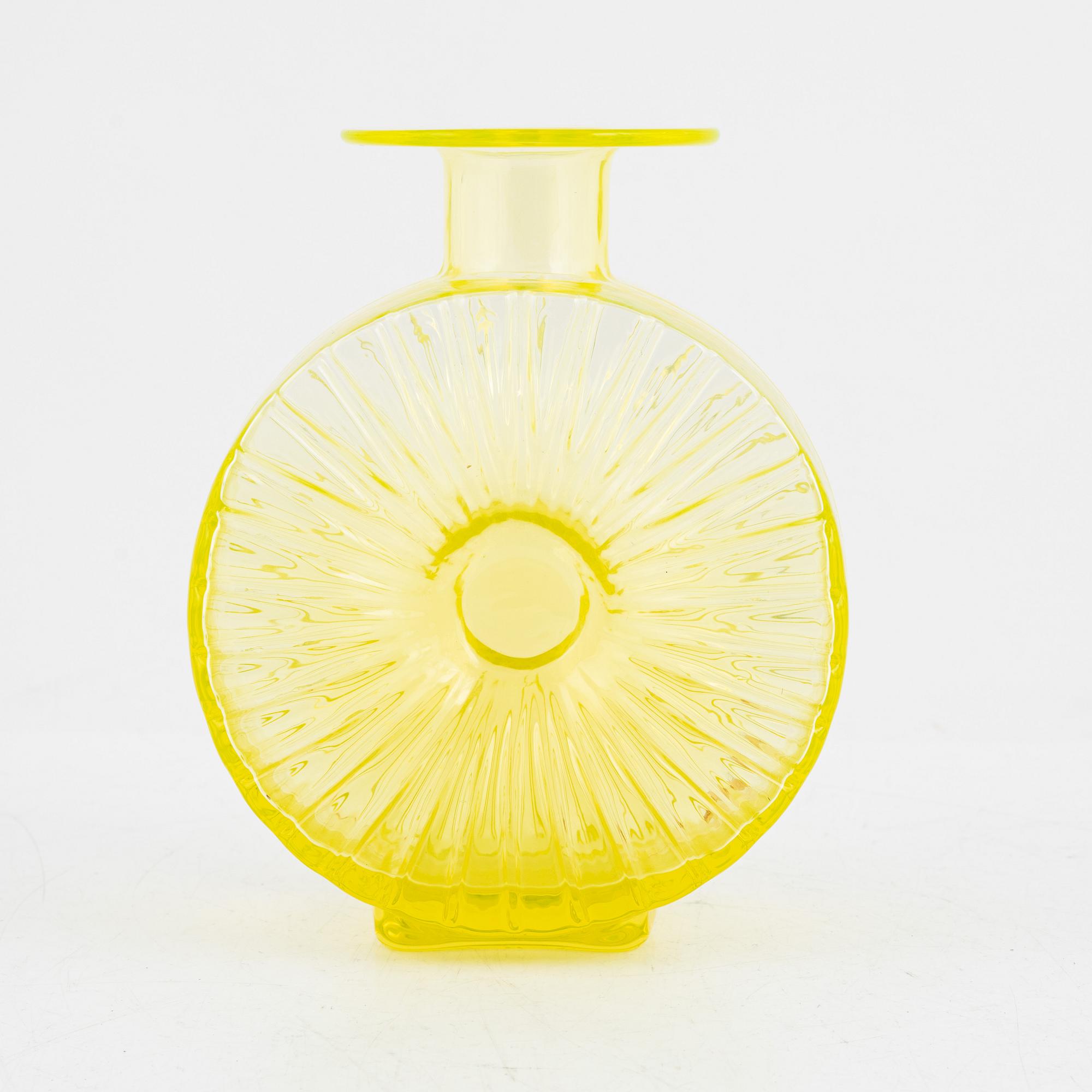 Helena Tynell, flaska, "Solflaskan" Riihimäen Lasi Oy. I produktion 1964-1974.