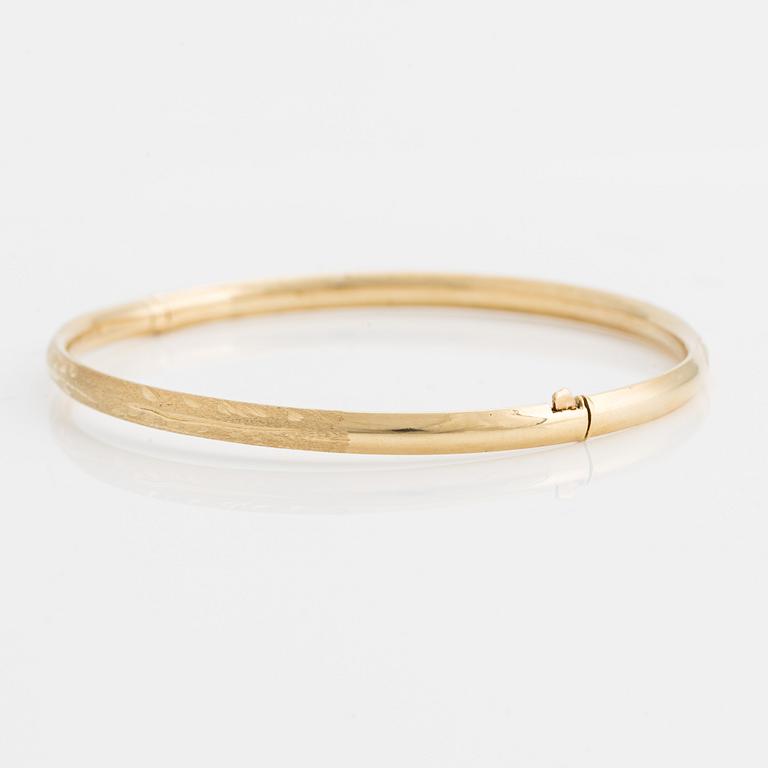 Bangle, 18K gold, Italy.