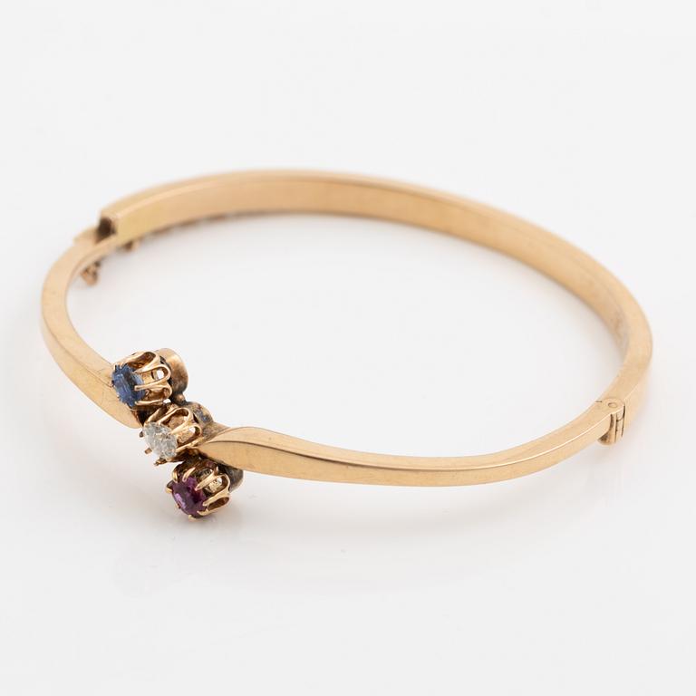 Armring 14K guld med gammalslipad diamant, safir och rubin.