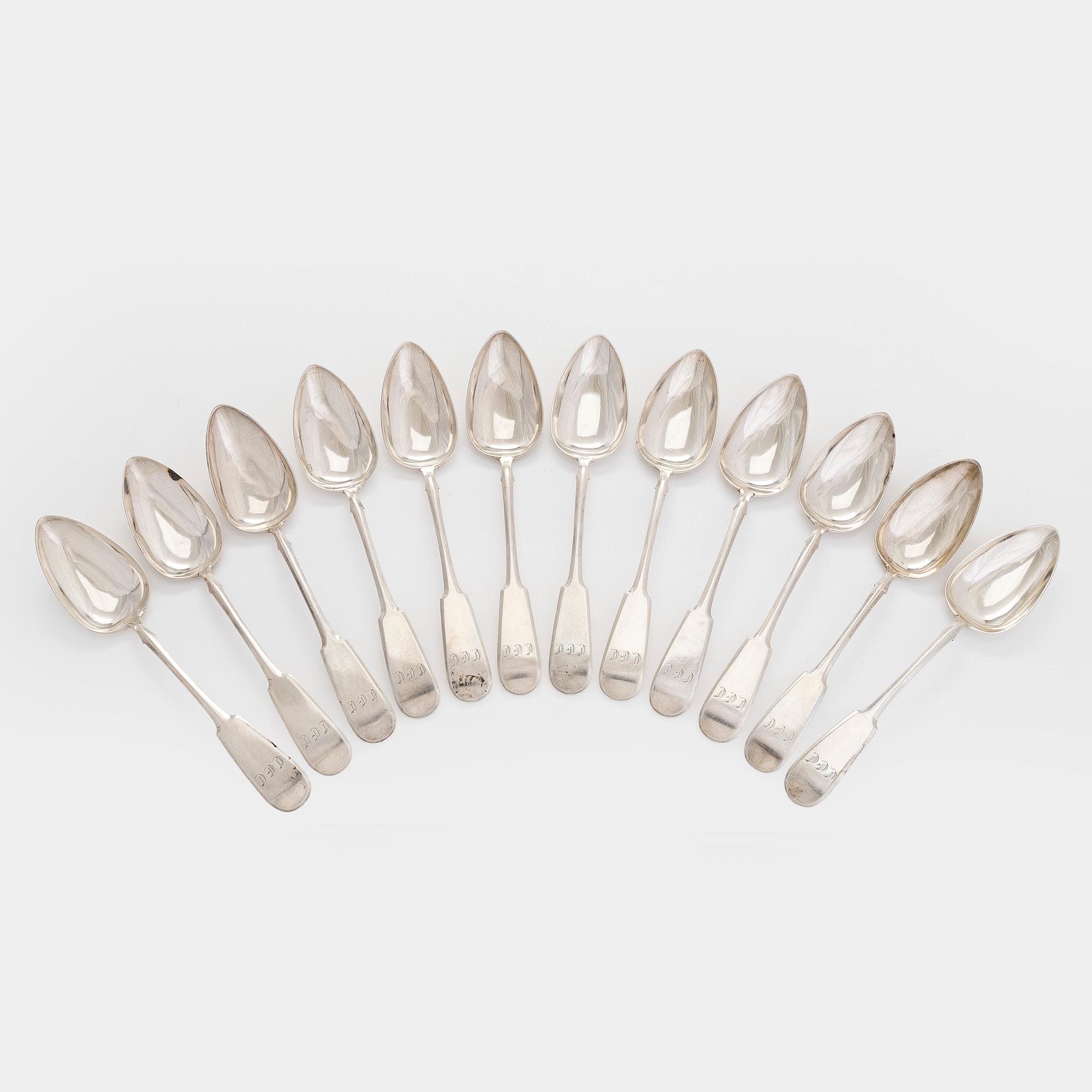 Johan Edvard Fagerroos, matskedar, 12 st, och Hjalmar Fagerroos, matgafflar 12 st, Helsingfors 1868 och 1916.