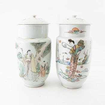 Lock urns 3 pcs and bowl with lid China 20th century porcelain.