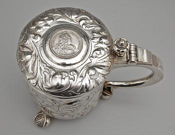 DRYCKESKANNA, silver barockstil, Juvelerare A Öijving, Gävle 1948. Totalvikt ca 1130 gr.