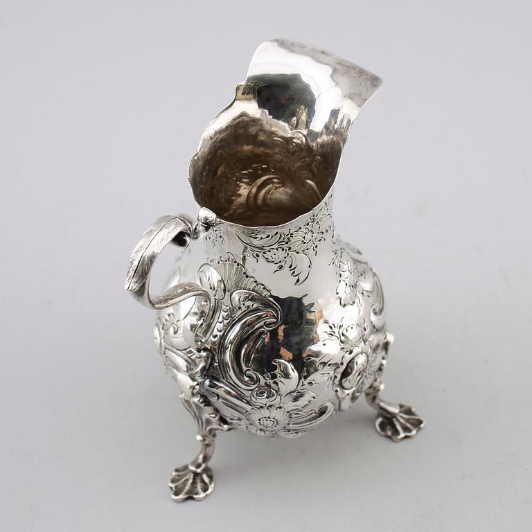 GRÄDDKANNA, silver, London 1799. Vikt ca 169 gram.