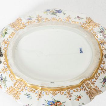 Bing & Grøndahl, a 'Rosenborg' tureen with lid, Denmark.