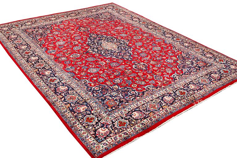 A Keshan carpet, c. 390 x 290 cm.