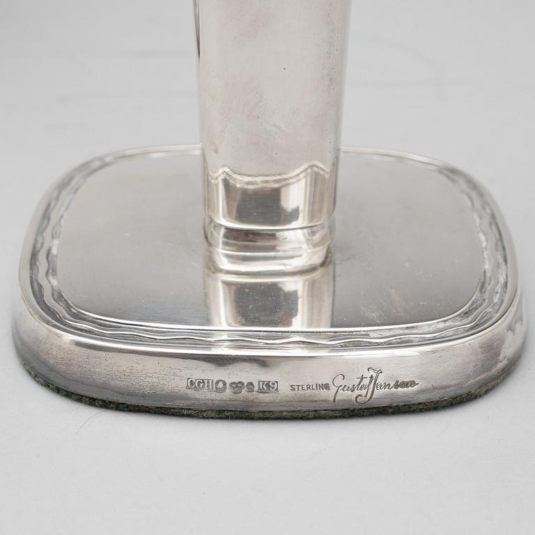 LJUSSTAKAR, ett par, sterlingsilver, Gustaf Jansson, CG Hallberg, Stockholm 1960.